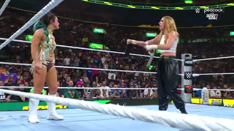 Becky Lynch Wird Neue Intercontinental Champion – Und Demütigt Lyra Valkyria! | WWE MITB | WWE Deu