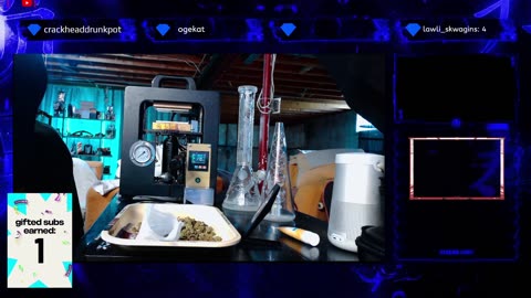 RIPPIN PHATT DABS/ VIBING/ PRESSING SOME WEED INTO ROSIN!!!😶‍🌫️🍯🍻