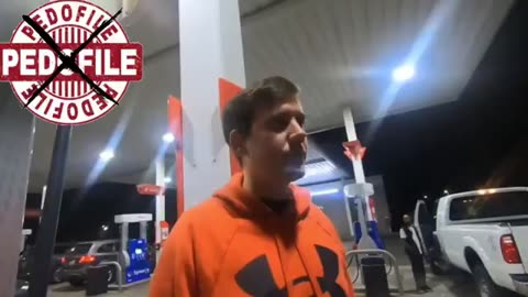 Child Predator Confronted and Physically Stopped After Trying to Meet Minor 🚨👋
