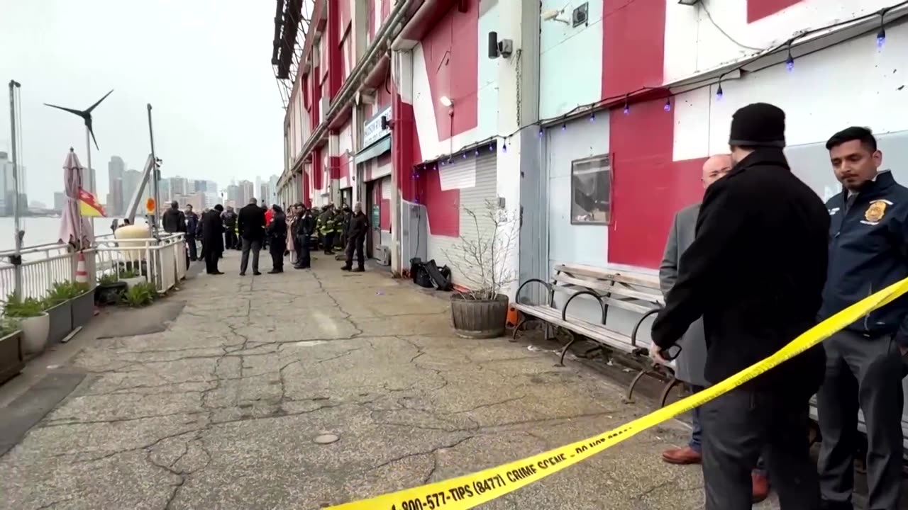 Helicopter crashes into New York's Hudson River, killing six