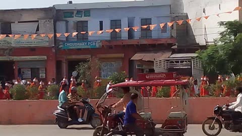 सत्य कबीर साहेब शोभा यात्रा में सेवा करते हुए...
