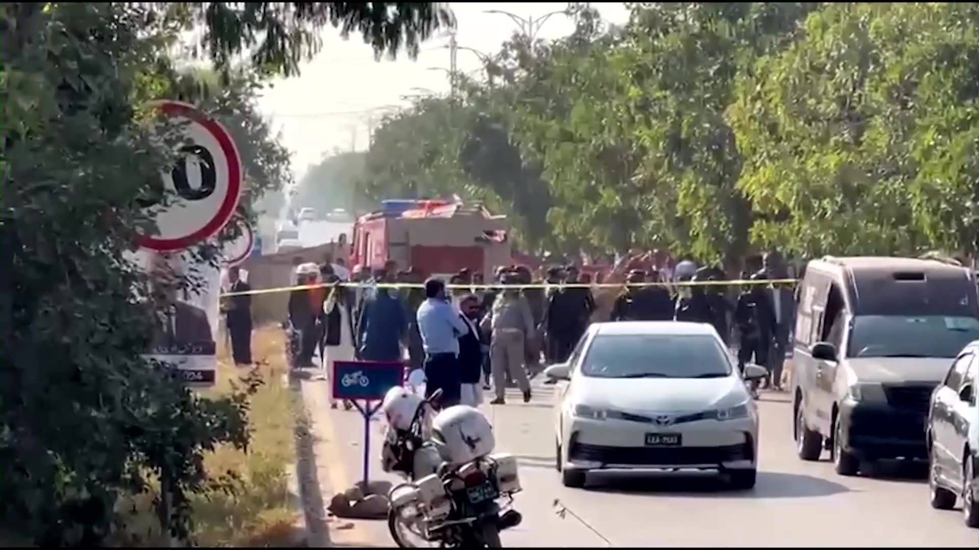 Deadly suicide bombing outside courthouse in Pakistans capital