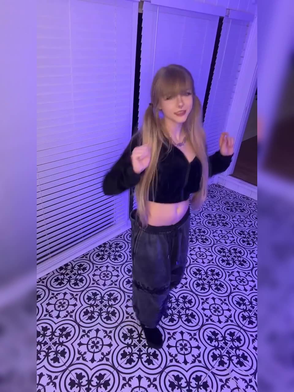 Hot video - Beautiful girl and cute dance