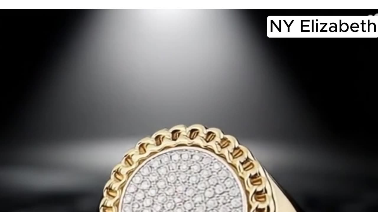 Round Pavé Diamond Cuban Chain Link Halo Signet Ring – Bold & Refined