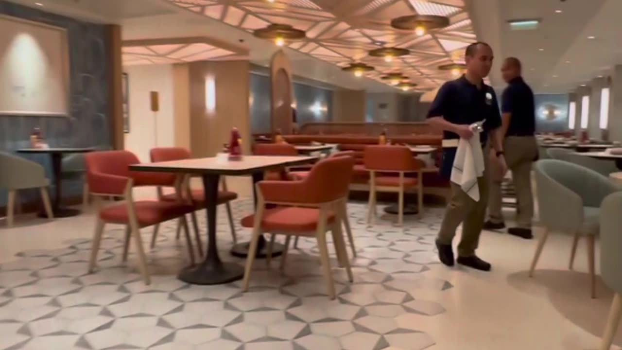 NCL Aqua Public Deck 8: Local Bar and Grillers First Look!