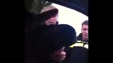 Younes ouaali vraagt politie om legitimatie bewijs 🤣