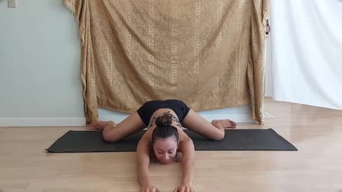 Sensual Yoga Class to open your hips~ beginner friendly, floor based practice ♡