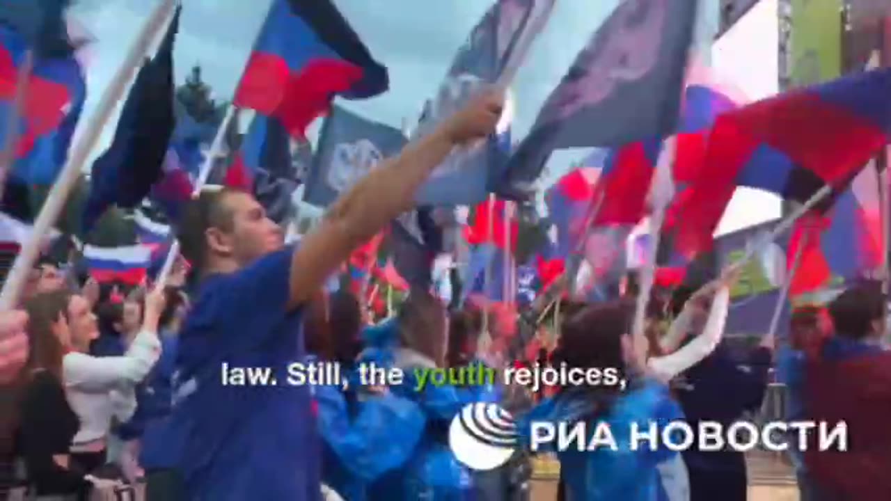 'Putin Team' on Donetsk jumbotron at first open-sky Youth Day bash in 3 years