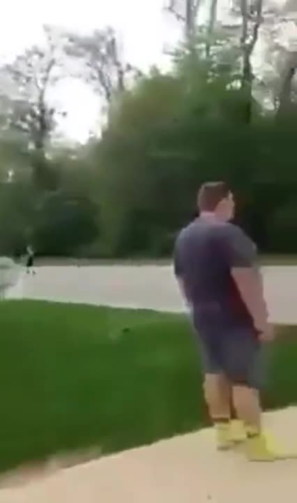 HEY LADIES❗ CRINGE BASKETBALL THROW AT BIKE 🏀🚴😆 [TRY NOT TO LAUGH CLIP]