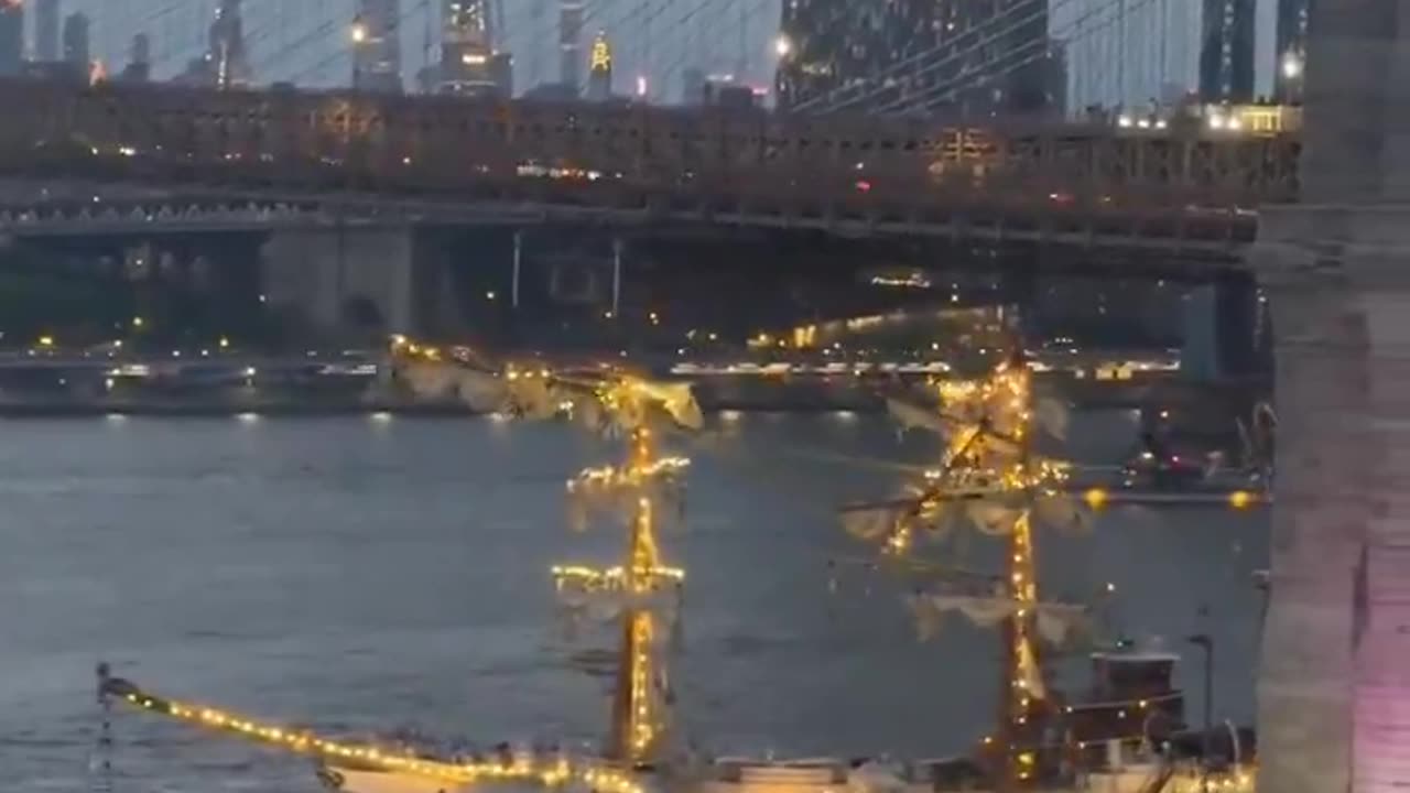 A Mexican Navy ship has collided with the Brooklyn Bridge in New York City.