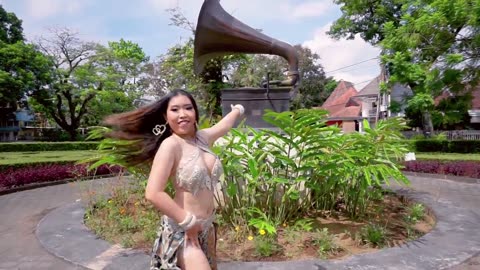 Beautiful Indonesian Girl Belly Dance Drum 2025 New Video