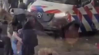 Dutch nationalists smash traitor liberal cops