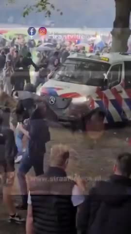 Dutch nationalists smash traitor liberal cops