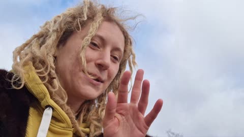 Barefoot weather woman;)