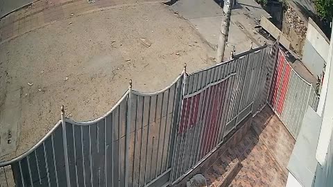 Carro cayó en caño de Cartagena