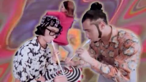 Deee-Lite - Groove Is In The Heart (Official Video)
