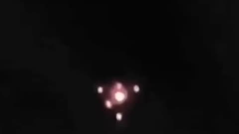 ★ Mystérieux OVNI triangulaire filmé aux États-Unis ! - 2025