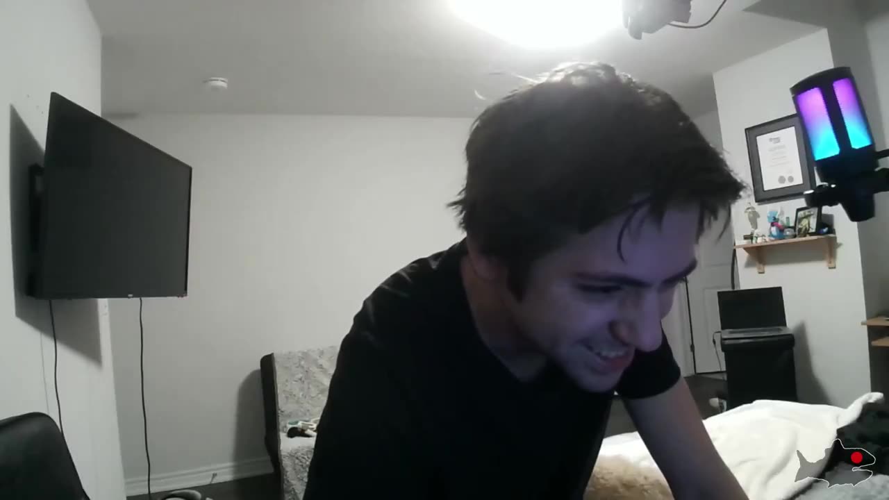 Sharpfart checking out his worm portrait from MizM