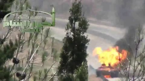 Syrian War road Ariha - Jisr al-Shughour, Idlib, 1 destroyed T-72AV 2013.06.19