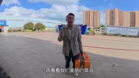 开着挖机游全国的路上被贵州威宁警察抓走 #开着挖机游全国 #自驾西藏 #贵州美好推荐官 #威宁 #挖机小何vlog