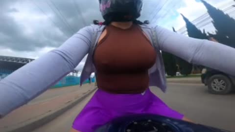 ayudaaa jajajaja, son muy rebeldes #amigos #pulsar #bikerlife #bikergirl #bikers #motorcycle #motog