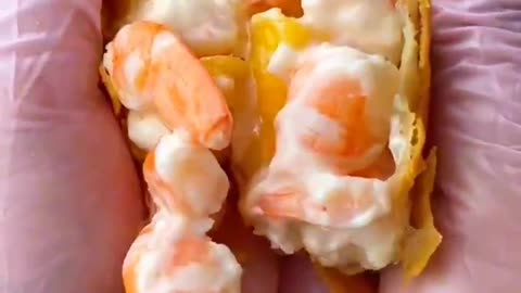 Make little snack, pastry dough with sausages and ketchup and mayonnaise