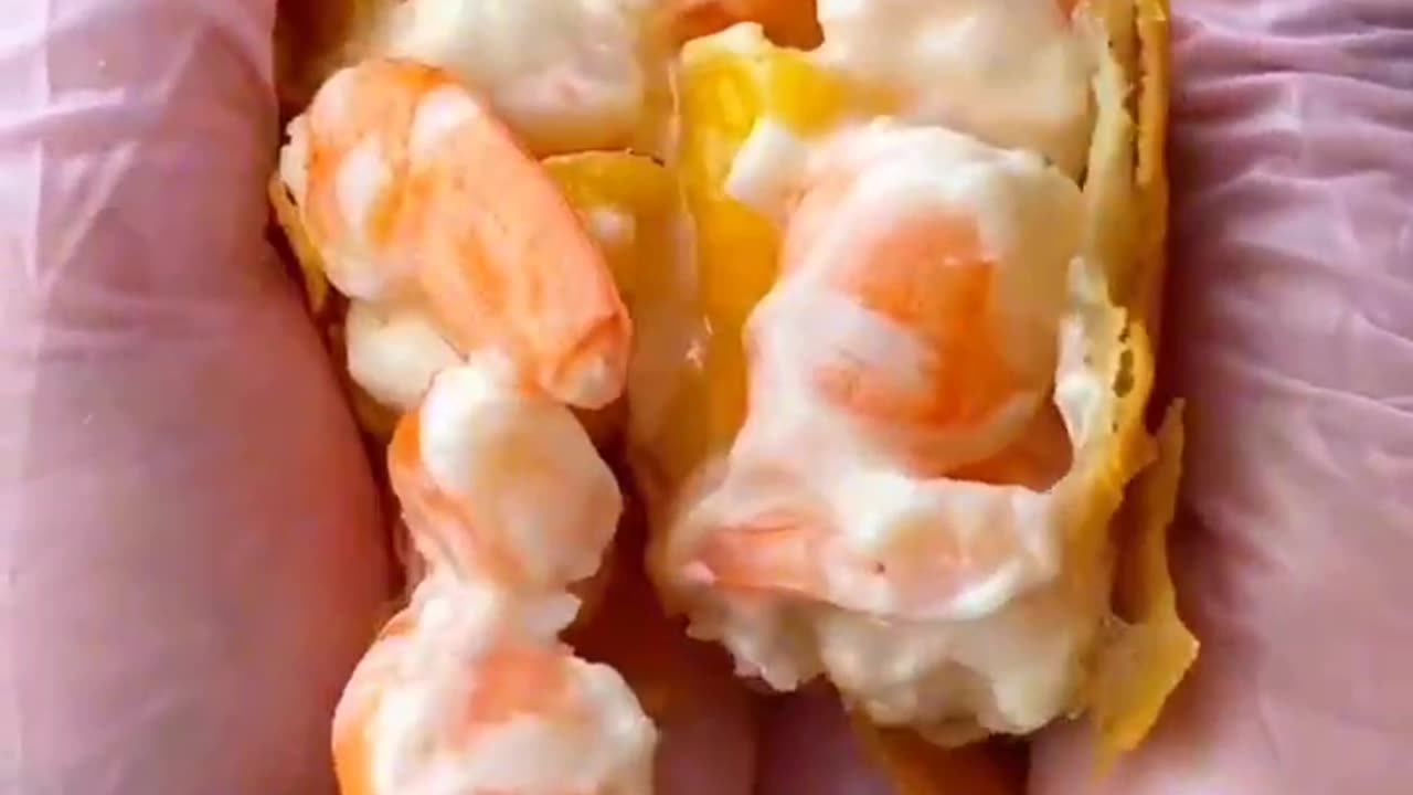 Make little snack, pastry dough with sausages and ketchup and mayonnaise