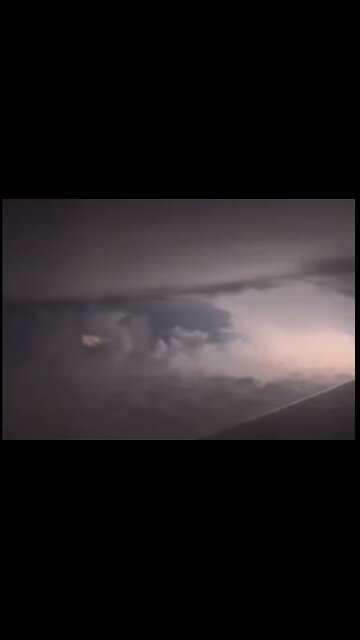 Mitchell Keyes - Nonstop #lightning as seen from the air above Central #Alabama #AIRPLANE #VIDEO #LIGHTNING #THUNDER #HAARP ?