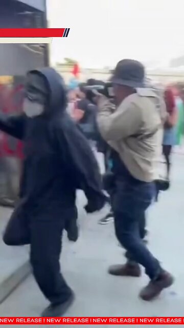 Protesters clash with #ICE at #LA center in attempt to breach facility. FBI responds. #japdmedia