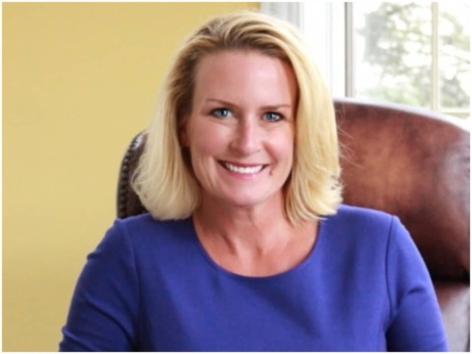 Julie Kelly Dishes it Out