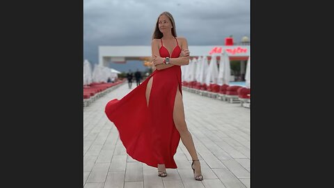 Red dress and wind 💨