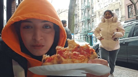 Food Critic Mistaken for Homeless While Eating Pizza