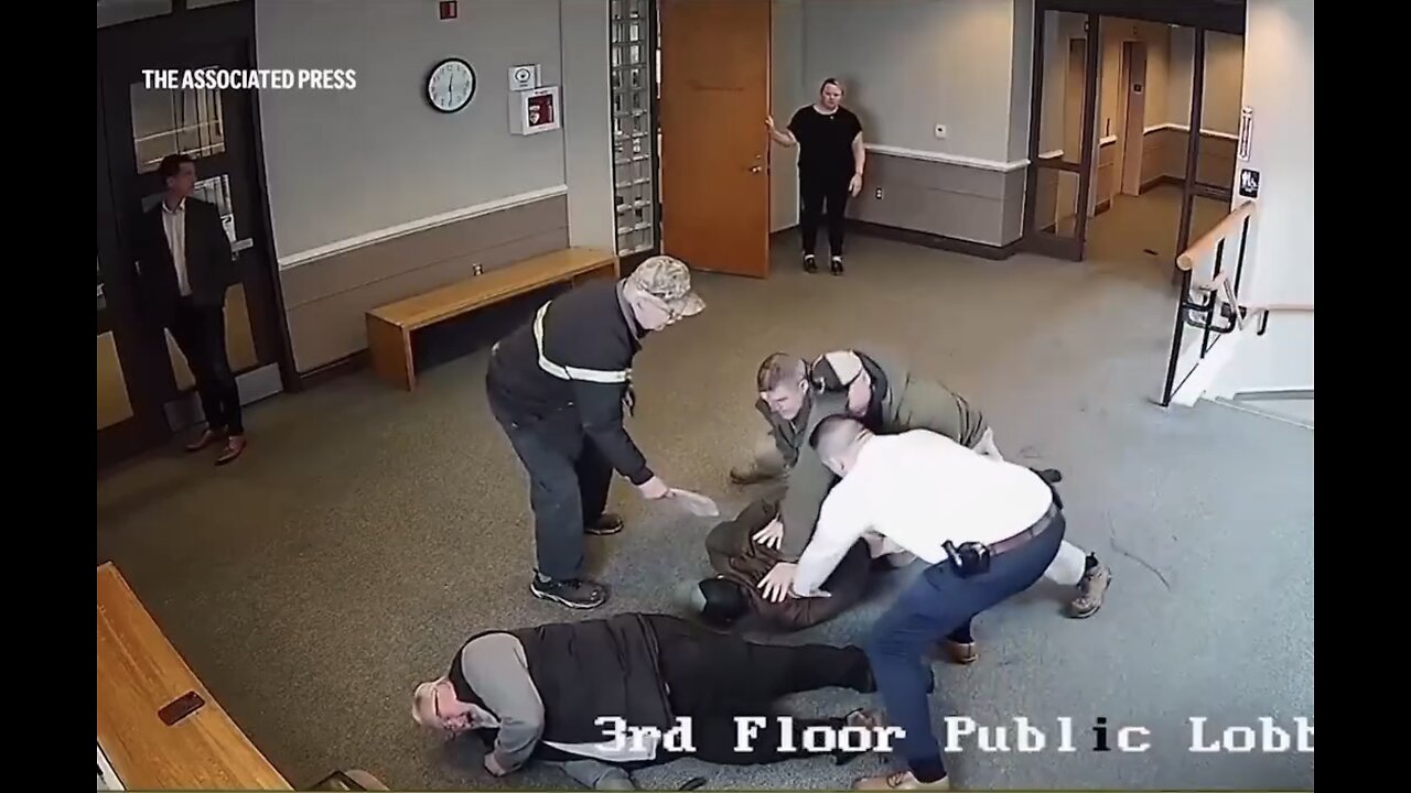 FEDERAL ATF AGENTS ARREST🏃♂️👲🏫👲MIGRANT DRUNK DRIVER AT NEW HAMPSHIRE COURTHOUSE👲🏫🏃♂️👲💫