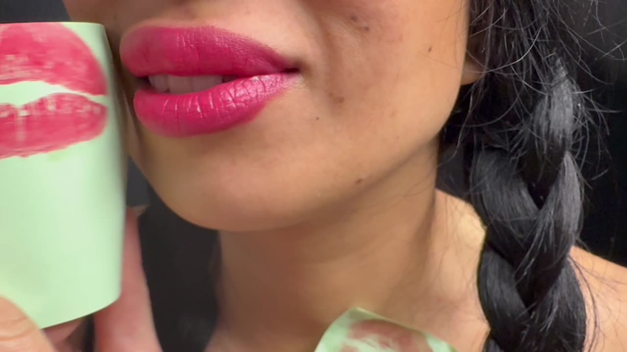 Loud squeaky kisses on paper