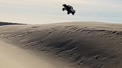 Amazin truck stunt jump