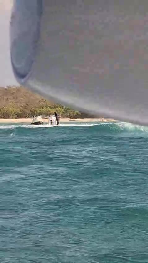 HUNDIMIENTO DE LANCHA EN BARÚ