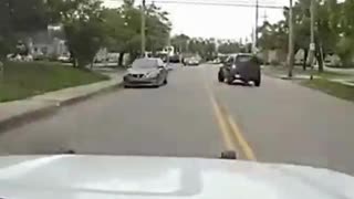 Coche policial choca mientras acude a un tiroteo en Ohio