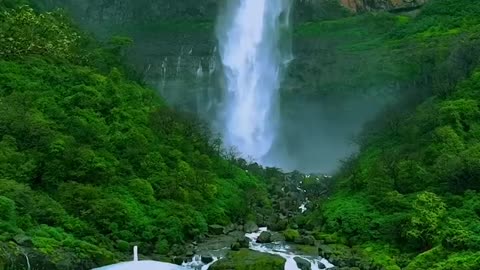 Beautiful Nanemachi Waterfall