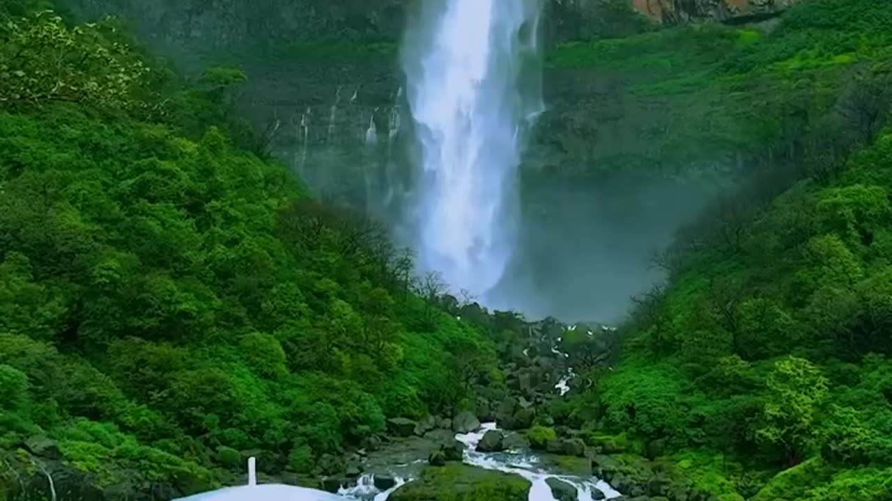 Beautiful Nanemachi Waterfall