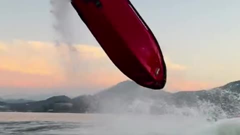 Too close for comfort! (via@extremeofficial)