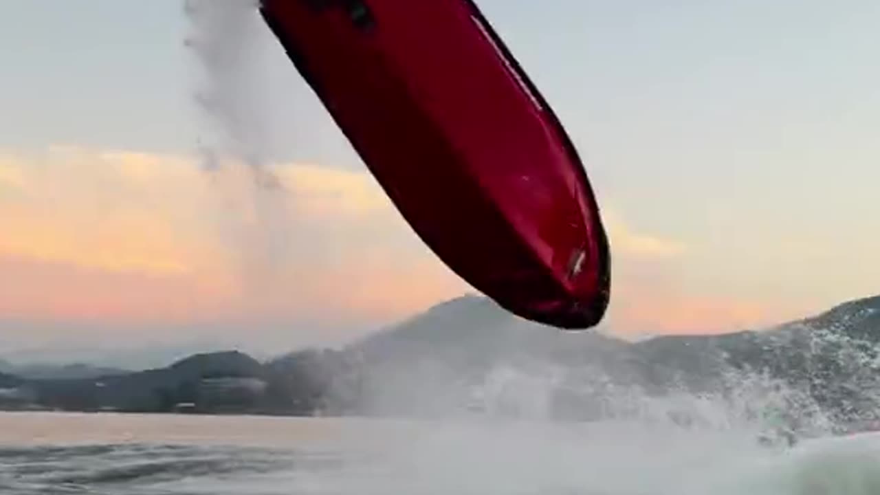 Too close for comfort! (via@extremeofficial)