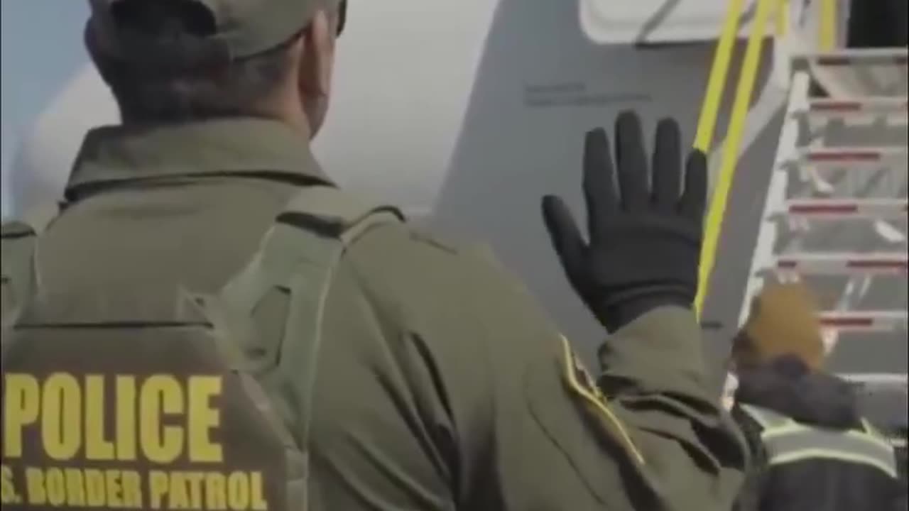 Federal agent waves goodbye to illegal immigrants, as they get deported. LEGEND! 🤣🤣