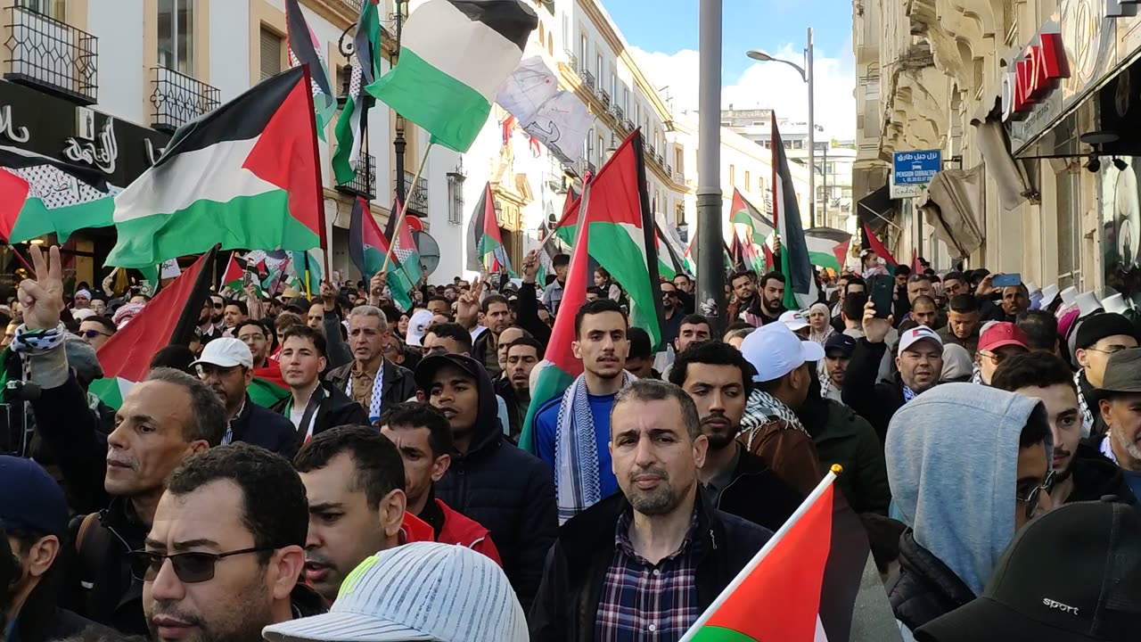 مسيرة حاشدة شعبية استنكارا لرسو سفن العدو بميناء طنجة 20 04 2025 لا تجعلوا الموانئ جسورا للمجازر