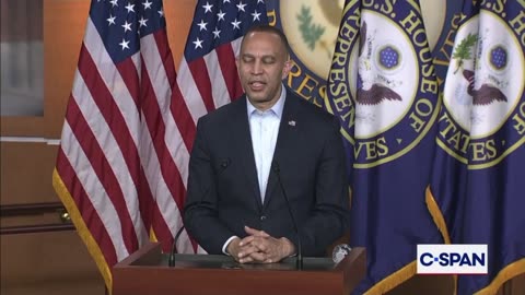 Hakeem Jeffries defends Retard Tim Walz, calls James Comer a “Malignant Clown“