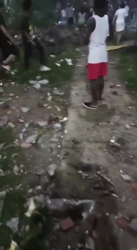 🚨 Atentado con explosivos en Cali deja 3 policías y 4 civiles heridos, incluidos dos niños.