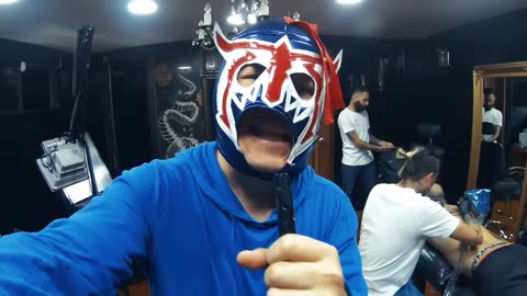 Cretinos visita una TIENDA DE TATUAJES