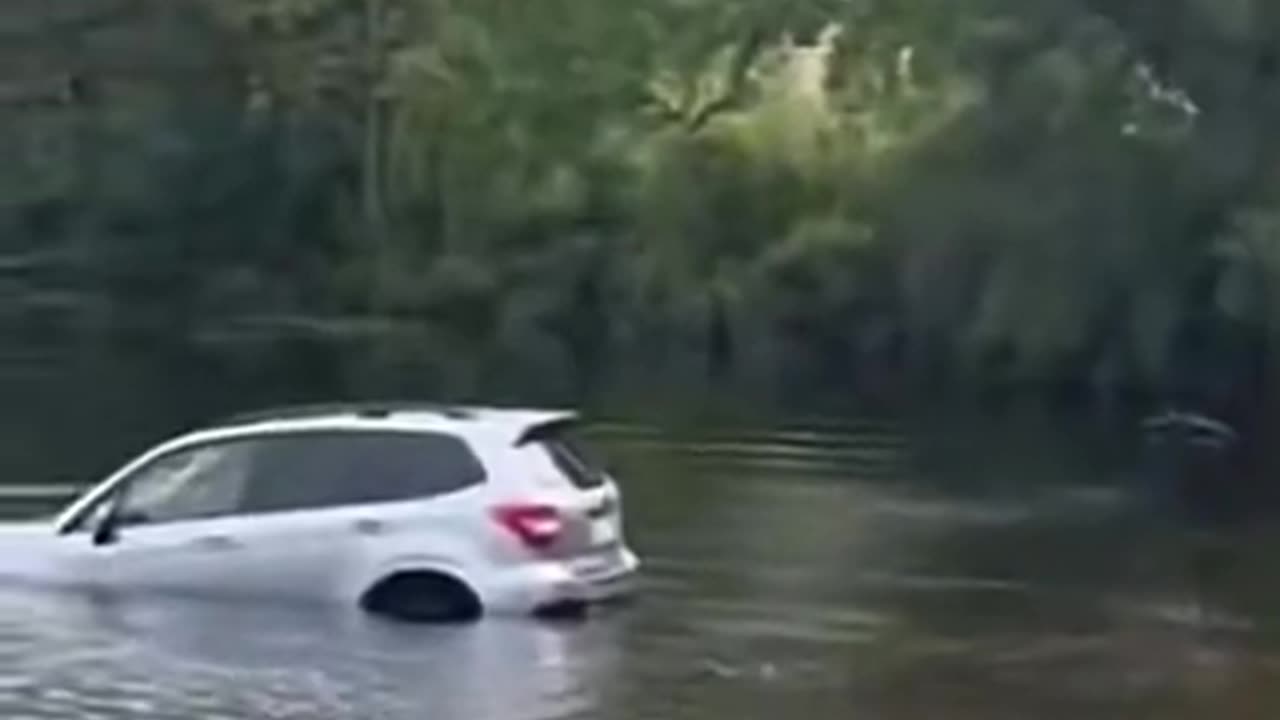 NOSEY NANCY LOSES SUV 🚙 IN ATTEMPT TO FILM AND SHAME ICE AGENTS
