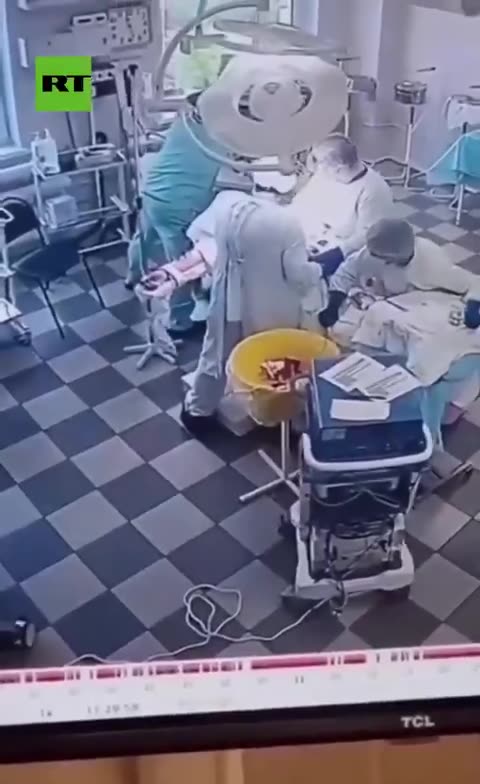 Rusi, mjekët në sallën e operacionit gjatë tërmetit 8.8 ballë