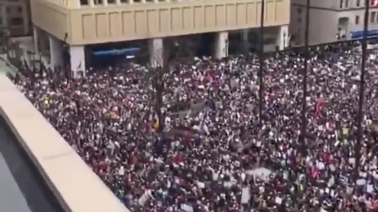 Scenes of thousands of people going to the streets of Chicago, against Donald Trump and Elon Musk.