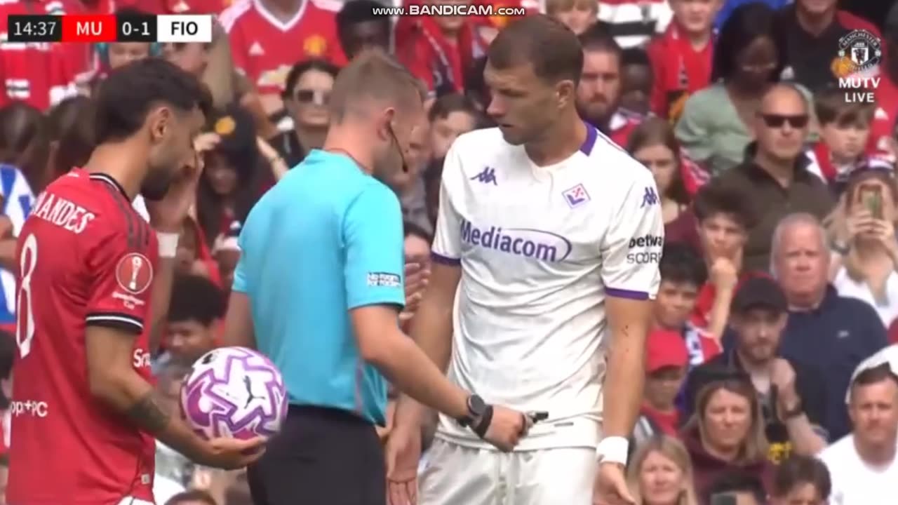 United fans booed Dzeko in friendly match with Fiorentina, they haven't forgotten him
